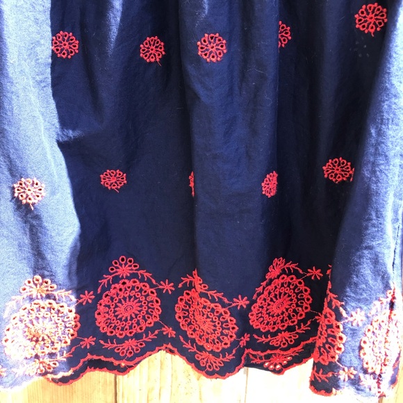 ✨SALE✨ Gap Embroidery Peasant Top - Picture 4 of 4